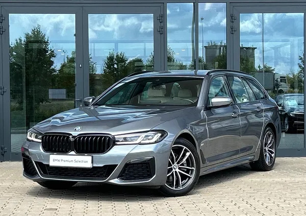 samochody osobowe BMW Seria 5 cena 249000 przebieg: 15810, rok produkcji 2022 z Strzelin